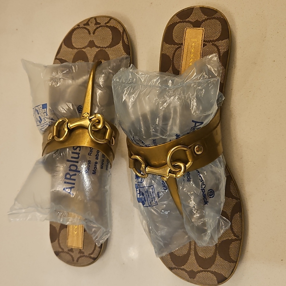 COACH Gold Women's Sandals sz 9.5B - Picture 2 of 7